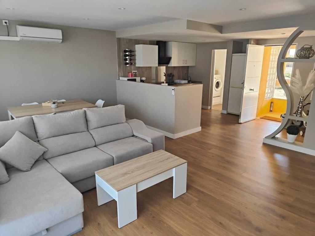 Superbe Appartement Terrasse Entierement Renove Au Bord De L'Ebre Делтебре Екстериор снимка
